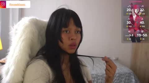 Snapshot of cassiecol chatting on 10/28/25, 06:43 cASSie online show from 10/28/25, 06:43