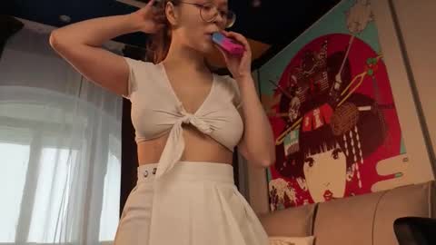 assie online show from 09/23/25, 05:54