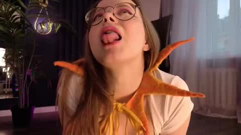 assie online show from 10/23/25, 12:59