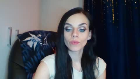 Snapshot of cassiexqueen chatting on 10/28/25, 08:00 Cassie online show from 10/28/25, 08:00