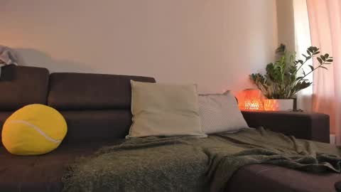 Snapshot of cassisland chatting on 09/30/25, 01:05 cassandra online show from 09/30/25, 01:05