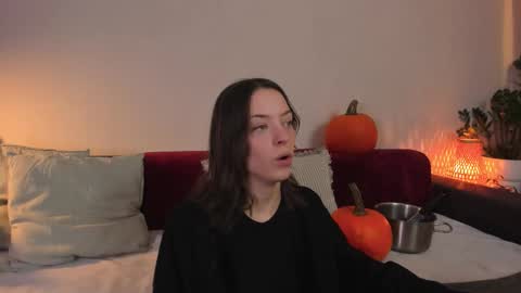 Snapshot of cassisland chatting on 10/28/25, 03:04 cassandra online show from 10/28/25, 03:04