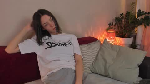 Snapshot of cassisland chatting on 11/04/25, 06:29 cassandra online show from 11/04/25, 06:29