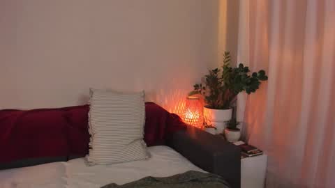 Snapshot of cassisland chatting on 11/08/25, 02:23 cassandra online show from 11/08/25, 02:23