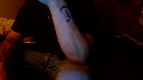 Snapshot of castle_frank91 chatting on 08/08/26, 08:38 Castle frank91 online show from 08/08/26, 08:38
