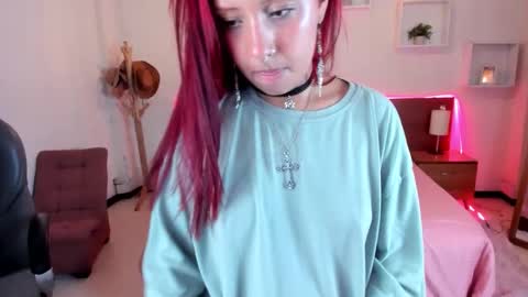 Snapshot of cat__moon__ chatting on 10/25/25, 01:40 Karol  online show from 10/25/25, 01:40