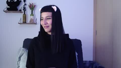 Snapshot of cat_black___ chatting on 01/05/25, 11:33 cat online show from 01/05/25, 11:33