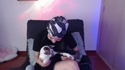 Snapshot of cat_black___ chatting on 01/31/25, 08:22 cat online show from 01/31/25, 08:22