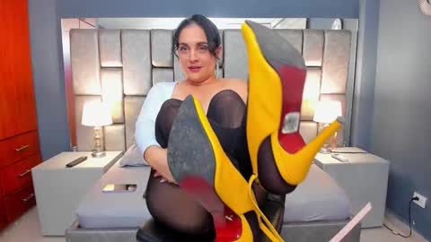 Cata Joness  My schedule 2200 - 0500 GMT -5 online show from 09/09/25, 04:45
