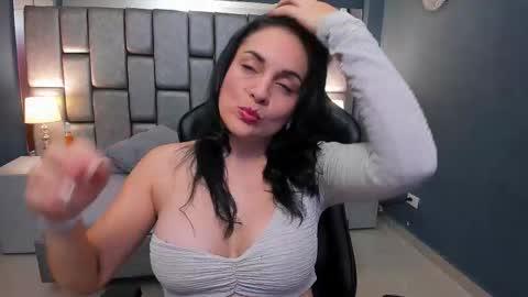 Cata Joness  My schedule 2200 - 0500 GMT -5 online show from 09/18/25, 04:14