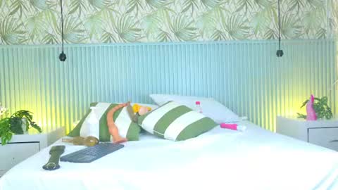 Dani   online show from 07/24/26, 09:35