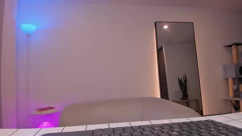 Snapshot of cata_n_cami chatting on 11/02/25, 03:09 cata_n_cami online show from 11/02/25, 03:09