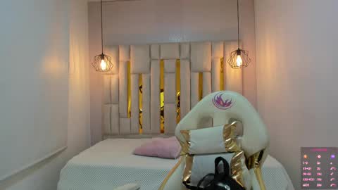 Snapshot of cataleya_sambrano chatting on 10/28/25, 11:03 Cataleya online show from 10/28/25, 11:03