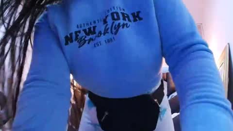 Snapshot of cataleya_sambrano chatting on 11/18/25, 11:03 Cataleya online show from 11/18/25, 11:03