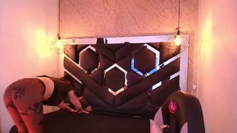 Snapshot of cataleya_sambrano chatting on 11/24/25, 11:10 Cataleya online show from 11/24/25, 11:10