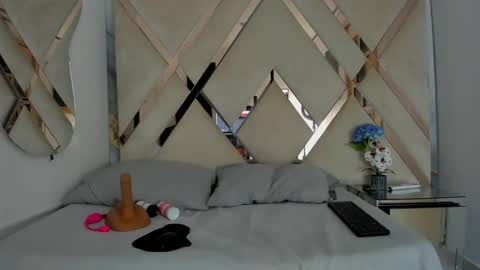 cataleyaxht online show from 10/15/25, 12:27