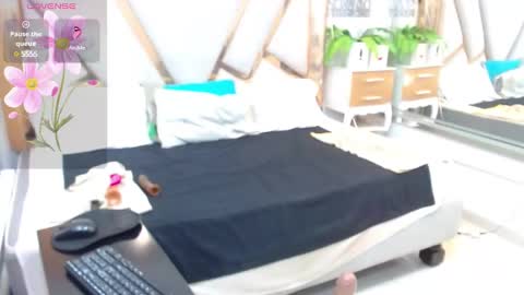 Snapshot of catalillina_love1 chatting on 12/28/24, 12:35 Cata online show from 12/28/24, 12:35