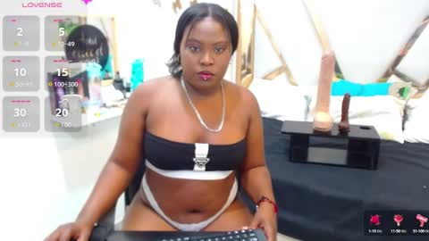 Snapshot of catalillina_love1 chatting on 02/14/25, 12:47 Cata online show from 02/14/25, 12:47