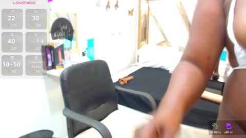 Snapshot of catalillina_love1 chatting on 02/15/25, 06:23 Cata online show from 02/15/25, 06:23