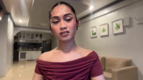 catalina2605 online show from 10/17/25, 07:05