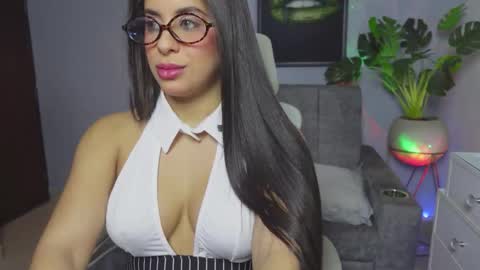 Snapshot of catalina_goddess chatting on 03/01/26, 04:03 catalina_goddess online show from 03/01/26, 04:03