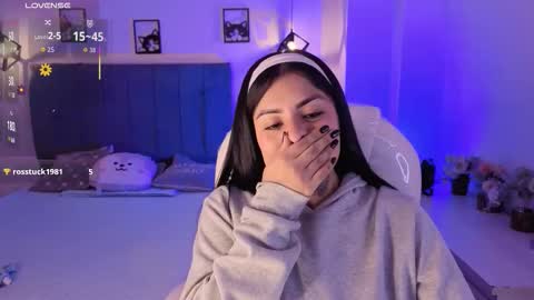 Snapshot of catalina_naughtyy chatting on 10/31/25, 03:07 Catalina online show from 10/31/25, 03:07