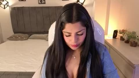 Snapshot of catalina_naughtyy chatting on 11/22/25, 04:00 Catalina online show from 11/22/25, 04:00