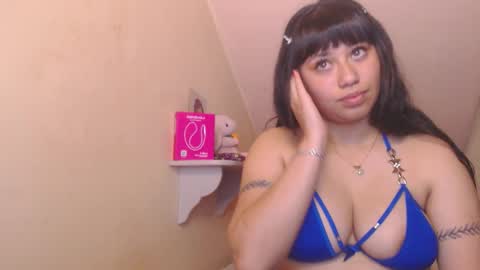 Catalina Saenz online show from 11/30/25, 06:56