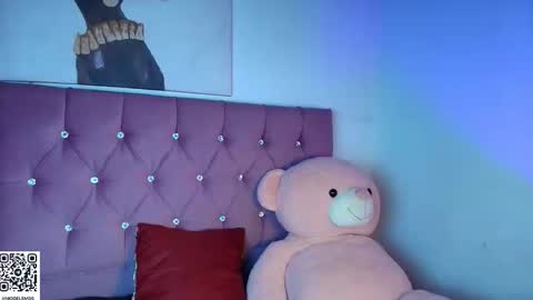 Snapshot of catalina_santana20 chatting on 12/14/25, 09:19 Catalina online show from 12/14/25, 09:19