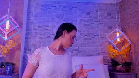 CatalinnaThompson online show from 12/17/25, 11:38