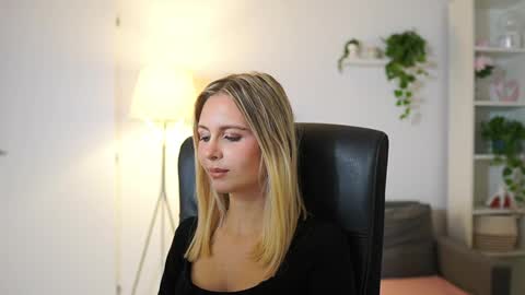 catecrago  online show from 10/17/25, 08:17