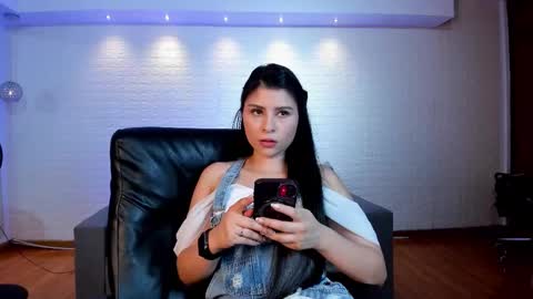 Catalina Santana online show from 10/18/25, 06:08