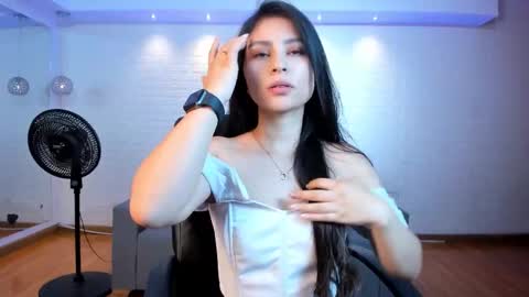 Catalina Santana online show from 10/22/25, 06:51