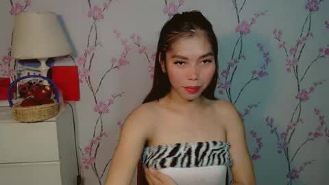 Snapshot of catherine_365 chatting on 10/03/25, 07:38 catherine_365 online show from 10/03/25, 07:38