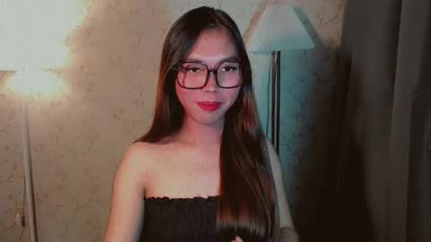 Snapshot of catherine_365 chatting on 10/17/25, 05:15 catherine_365 online show from 10/17/25, 05:15