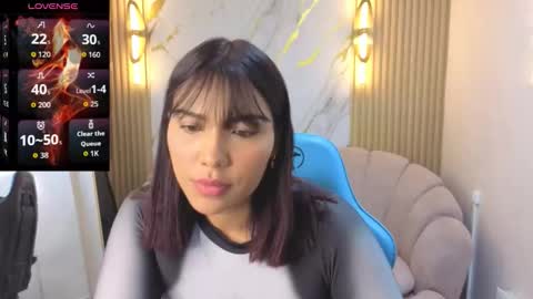 Snapshot of catherine_b_ chatting on 10/15/25, 07:58 catherin online show from 10/15/25, 07:58