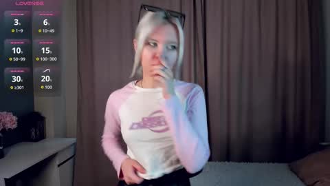 Snapshot of cathiearzabala chatting on 03/09/26, 11:03 Mia online show from 03/09/26, 11:03