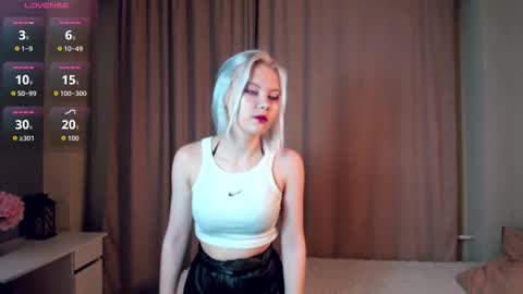 Snapshot of cathiearzabala chatting on 03/14/26, 11:04 Mia online show from 03/14/26, 11:04