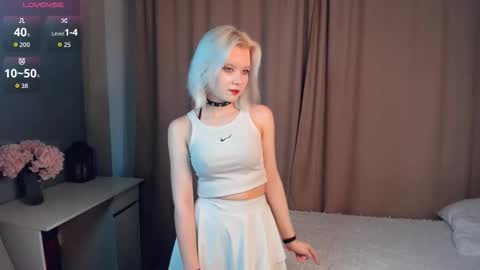 Snapshot of cathiearzabala chatting on 03/28/26, 11:21 Mia online show from 03/28/26, 11:21