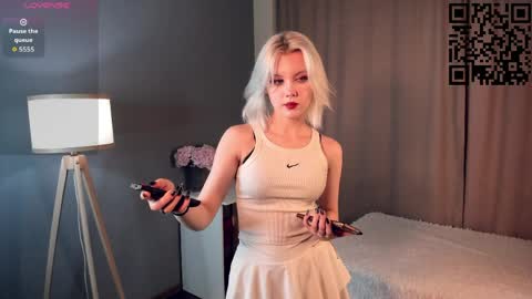 Snapshot of cathiearzabala chatting on 04/08/26, 11:10 Mia online show from 04/08/26, 11:10