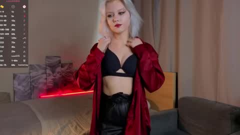 Snapshot of cathiearzabala chatting on 04/24/26, 11:01 Mia online show from 04/24/26, 11:01