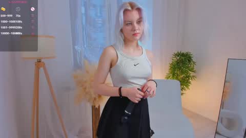 Snapshot of cathiearzabala chatting on 05/22/26, 11:05 Mia online show from 05/22/26, 11:05