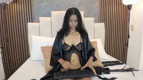 Snapshot of catiusca_reyes_03 chatting on 11/22/25, 01:21 catiusca_reyes_03 online show from 11/22/25, 01:21