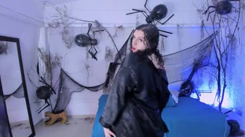 Snapshot of catleya_noire chatting on 10/28/25, 08:11 Catleya online show from 10/28/25, 08:11