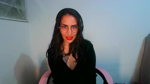 Snapshot of catmitx chatting on 01/17/26, 06:18 Vianey online show from 01/17/26, 06:18