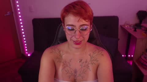 Snapshot of catsito chatting on 10/21/25, 10:21 im MIA  -Independent Model  MY OF is catsito3 online show from 10/21/25, 10:21