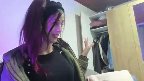 Snapshot of catt_evans1 chatting on 12/28/24, 04:30 CATT EVANS online show from 12/28/24, 04:30