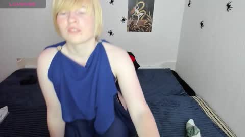 Snapshot of cattie_w_ chatting on 10/31/25, 01:28 cattie_w_ online show from 10/31/25, 01:28