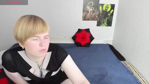 Snapshot of cattie_w_ chatting on 11/08/25, 01:50 cattie_w_ online show from 11/08/25, 01:50