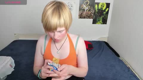 Snapshot of cattie_w_ chatting on 11/18/25, 02:06 cattie_w_ online show from 11/18/25, 02:06